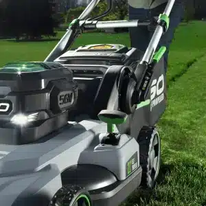 lm2102sp_21_self-propelledlawnmower_2_singlehandeddeckadjustment